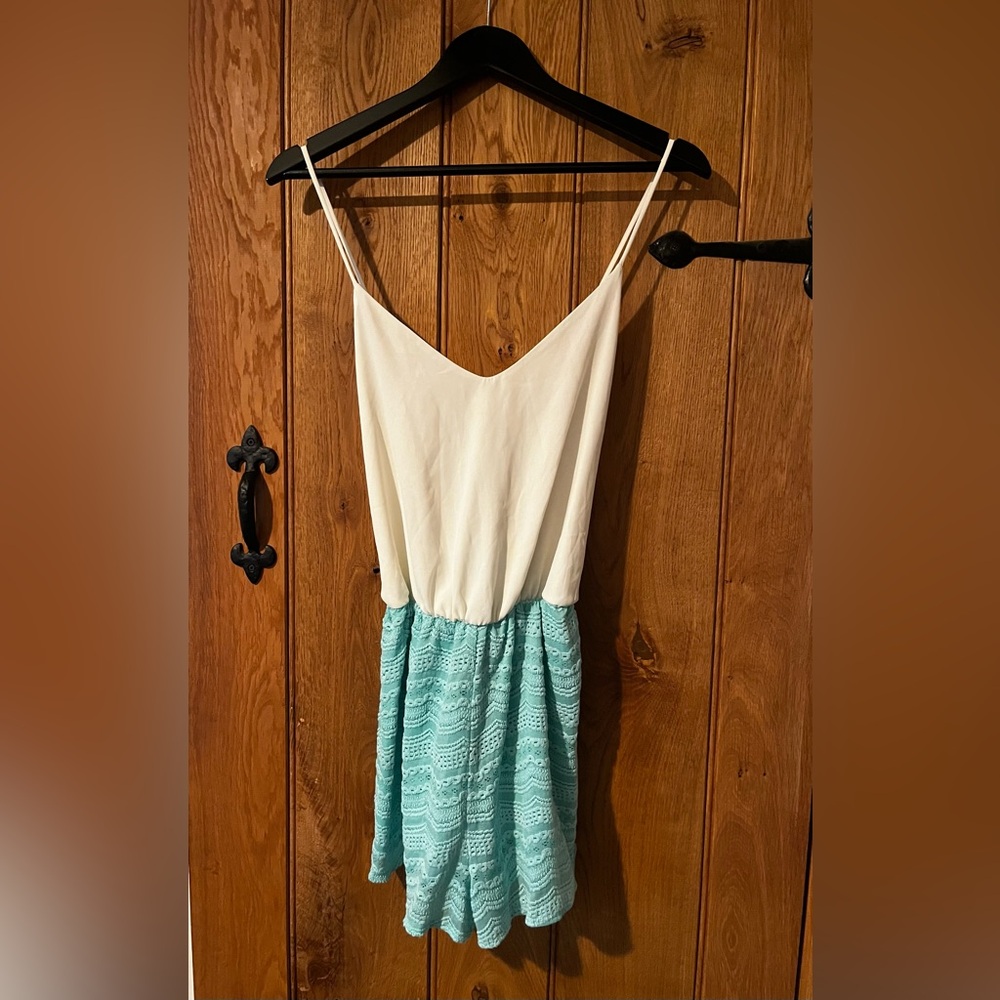 Backless Summer Romper - Picture 2 of 3